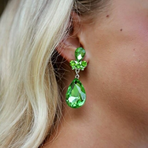 Prom earrings - Picture 1 of 3